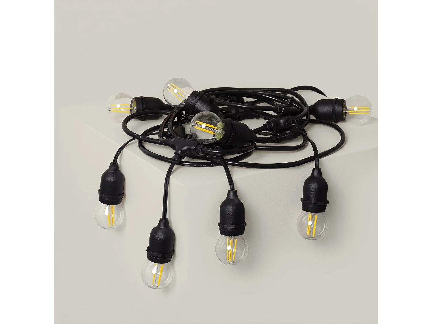 Kit Guirlande Waterproof 5.5m Noire + 8 Ampoules LED E27 Filament 4W 2700K Blanc chaud