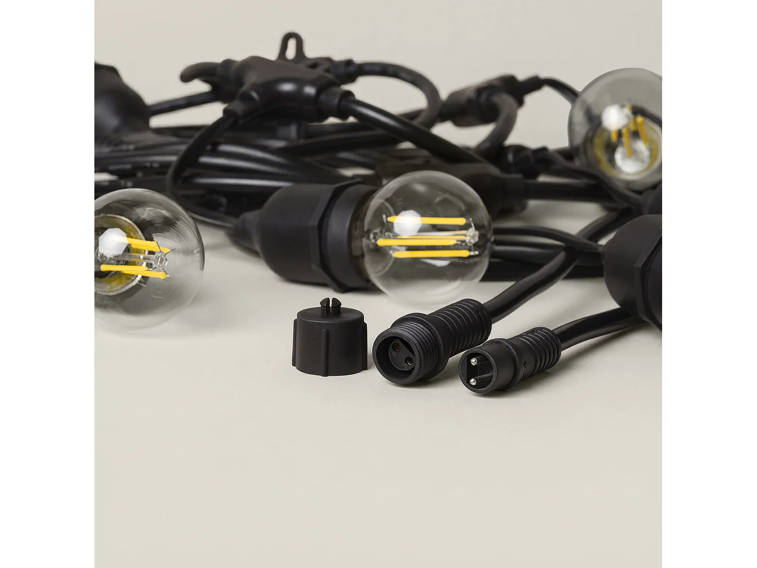 Kit Guirlande Waterproof 5.5m Noire + 8 Ampoules LED E27 Filament 4W 2700K Blanc chaud