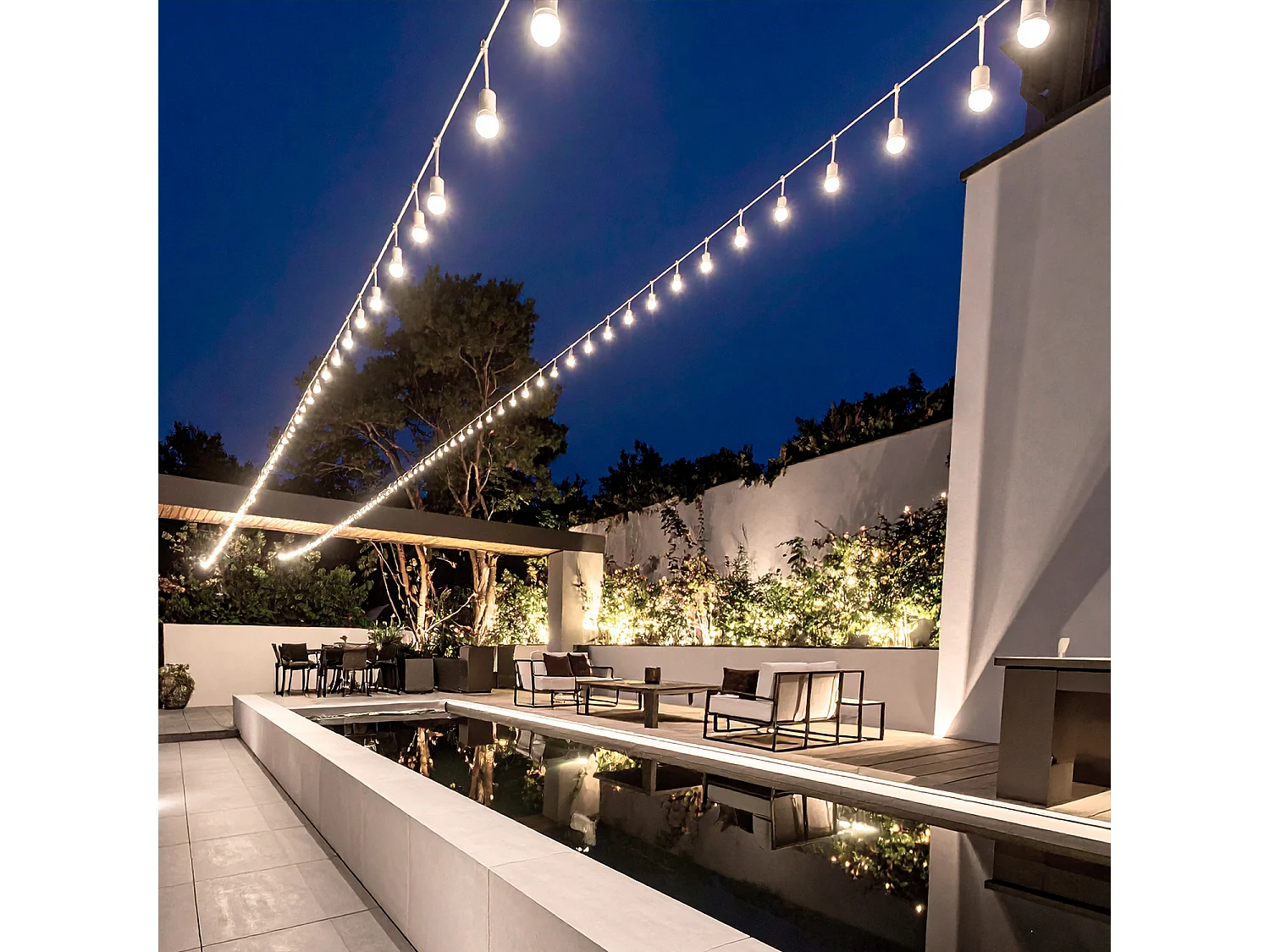 Kit Ghirnalda Waterproof 5.5m Bianco + 8 Lampadine LED E27 G45 3W a Colori Bianco