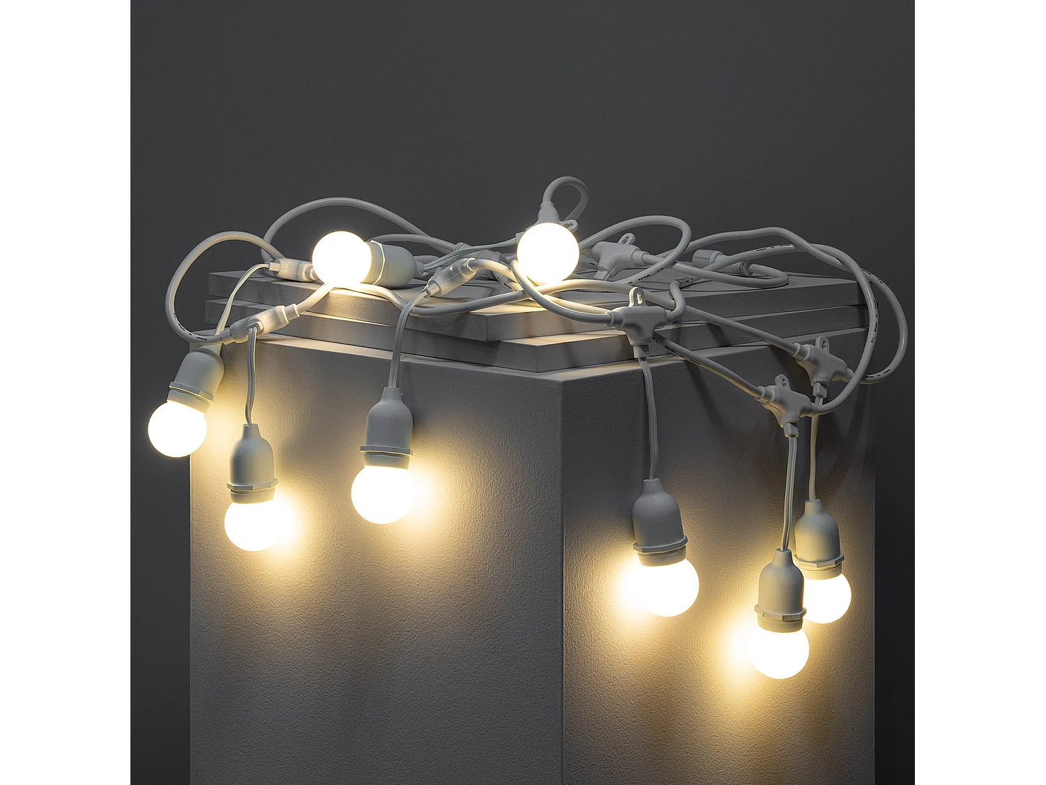 Kit Ghirnalda Waterproof 5.5m Bianco + 8 Lampadine LED E27 G45 3W a Colori Bianco