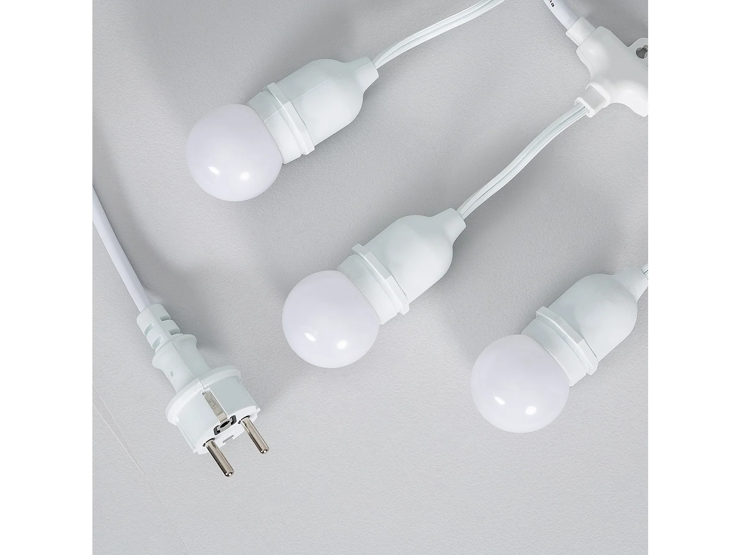 Kit Ghirnalda Waterproof 5.5m Bianco + 8 Lampadine LED E27 G45 3W a Colori Bianco