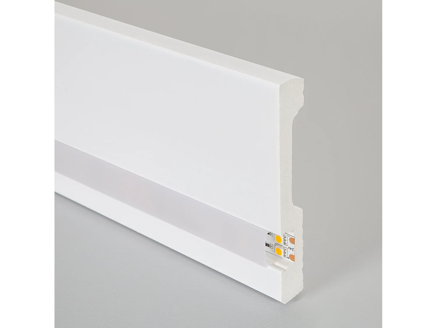 Moulure Plinthe pour Ruban LED Classic avec Capot Continu 10 m