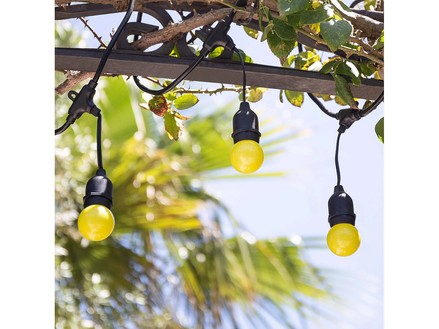 Kit Guirlande Waterproof 5.5m Noire + 8 Ampoules LED E27 G45 3W de Couleurs Jaune