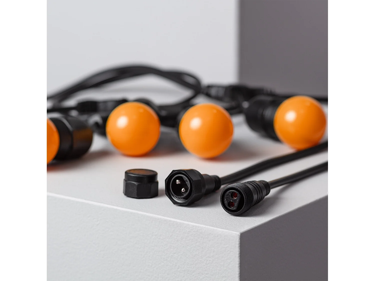 Kit Guirlande Waterproof 5.5m Noire + 8 Ampoules LED E27 G45 3W de Couleurs Orange