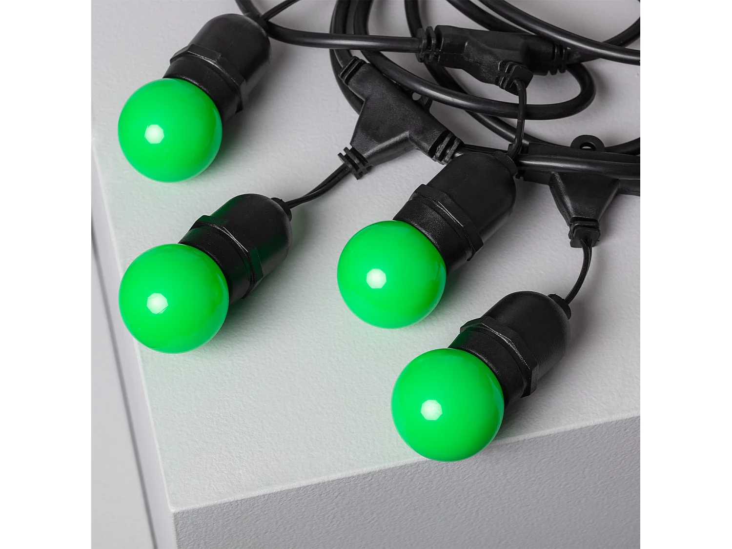 Kit Ghirlanda Waterproof 5.5m Nero + 8 Lampadine LED E27 G45 3W a Colori Verde