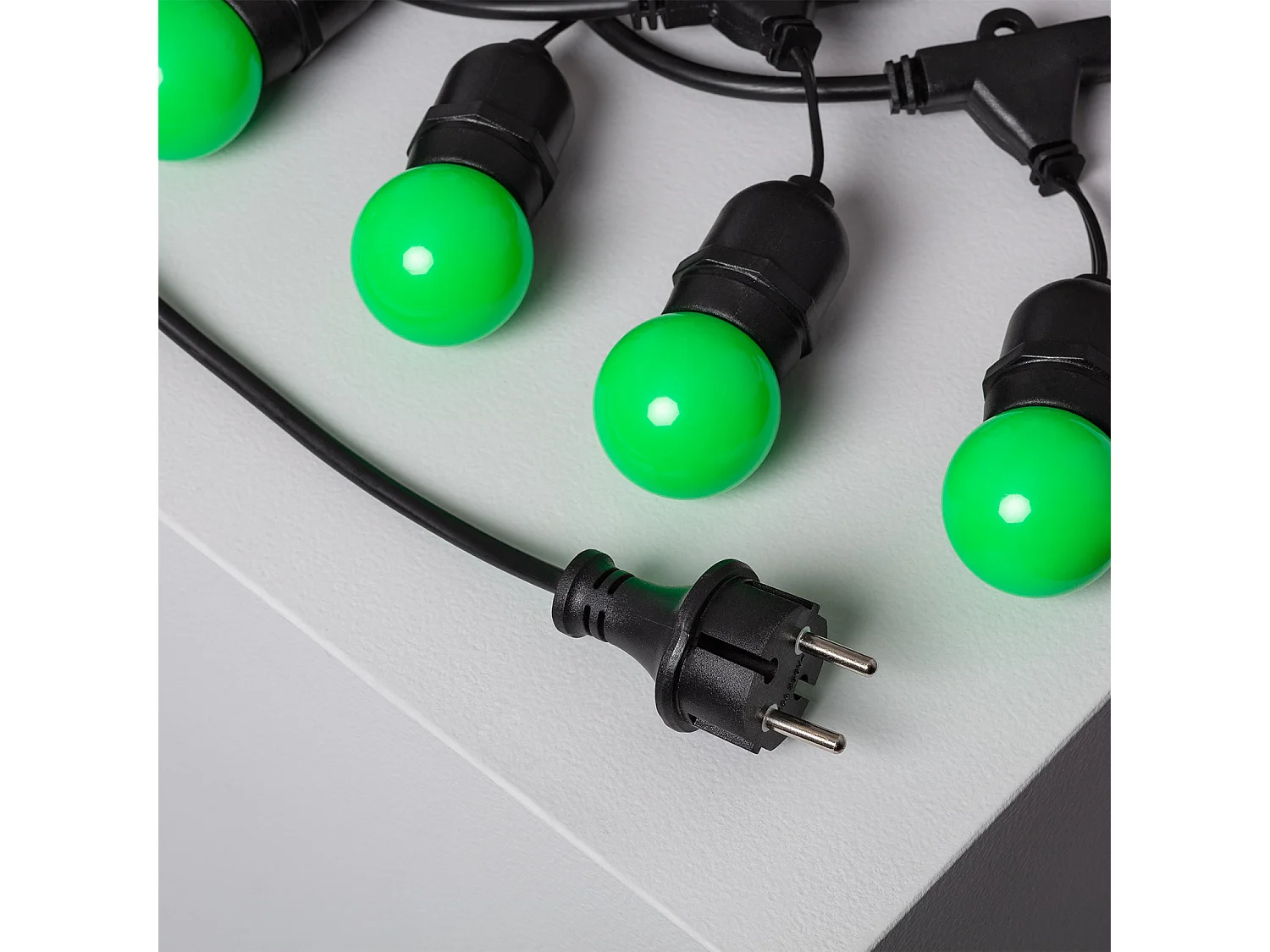 Kit Ghirlanda Waterproof 5.5m Nero + 8 Lampadine LED E27 G45 3W a Colori Verde