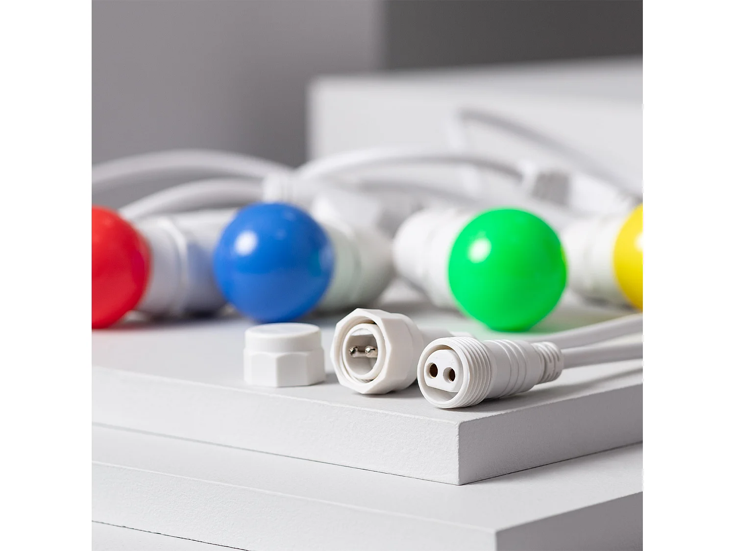 Kit Guirlande Waterproof 5.5m Blanche + 8 Ampoules LED E27 G45 3W de Couleurs  Multicolore