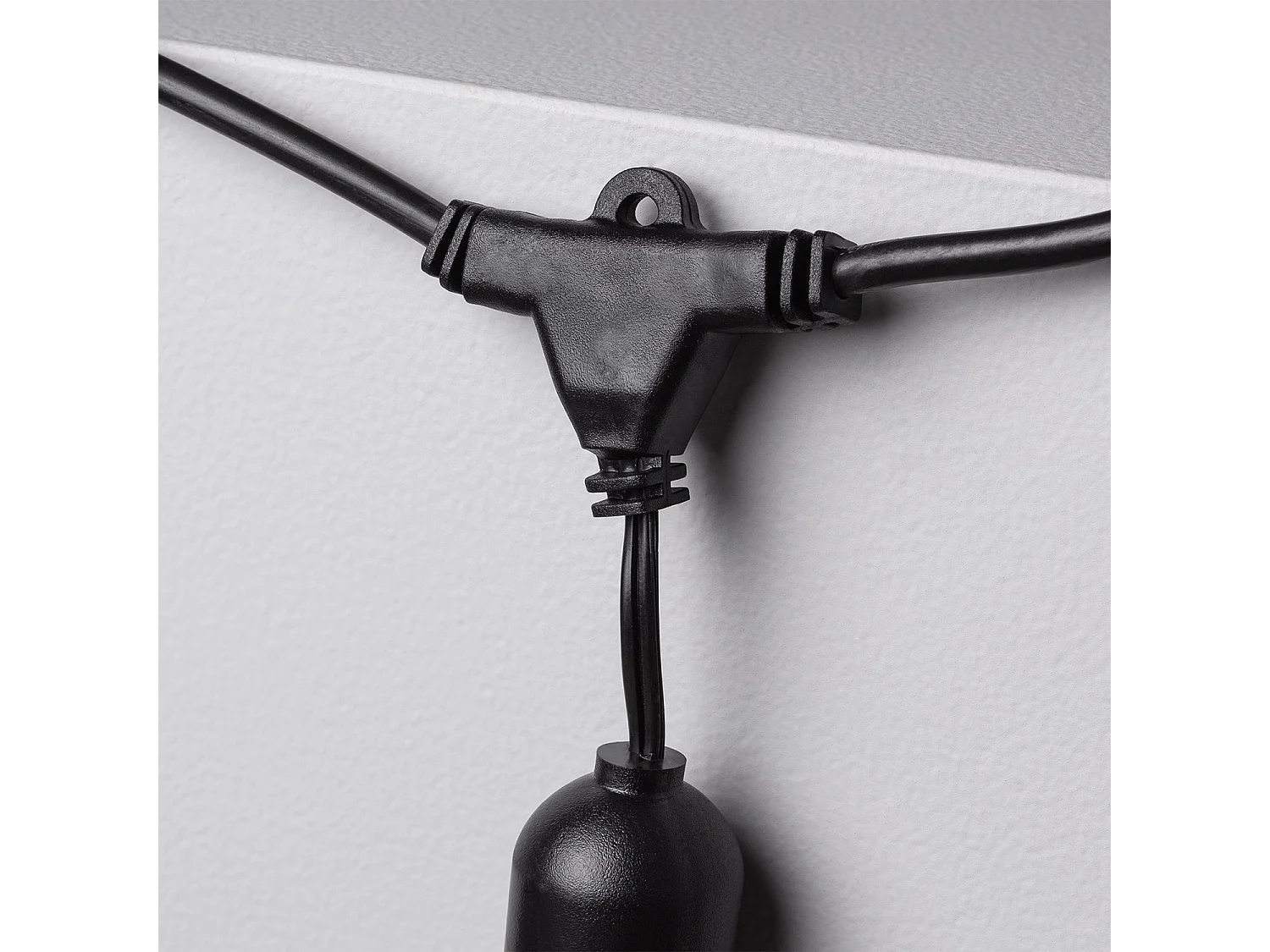 Kit Ghirlanda Waterproof 5.5m Nero + 8 Lampadine LED E27 G45 3W a Colori Bianco