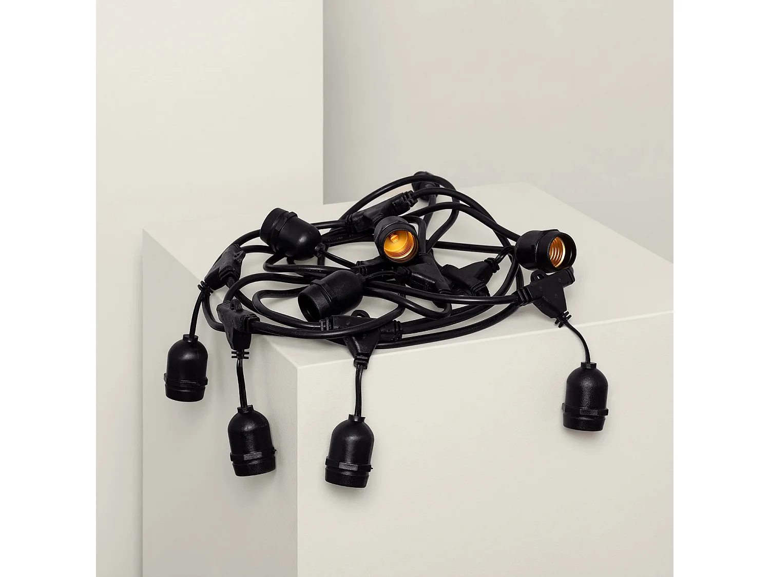 Ghirlanda per Esterni Waterproof con 8 Portalampade E27 5.5m Nero IP65 Nero