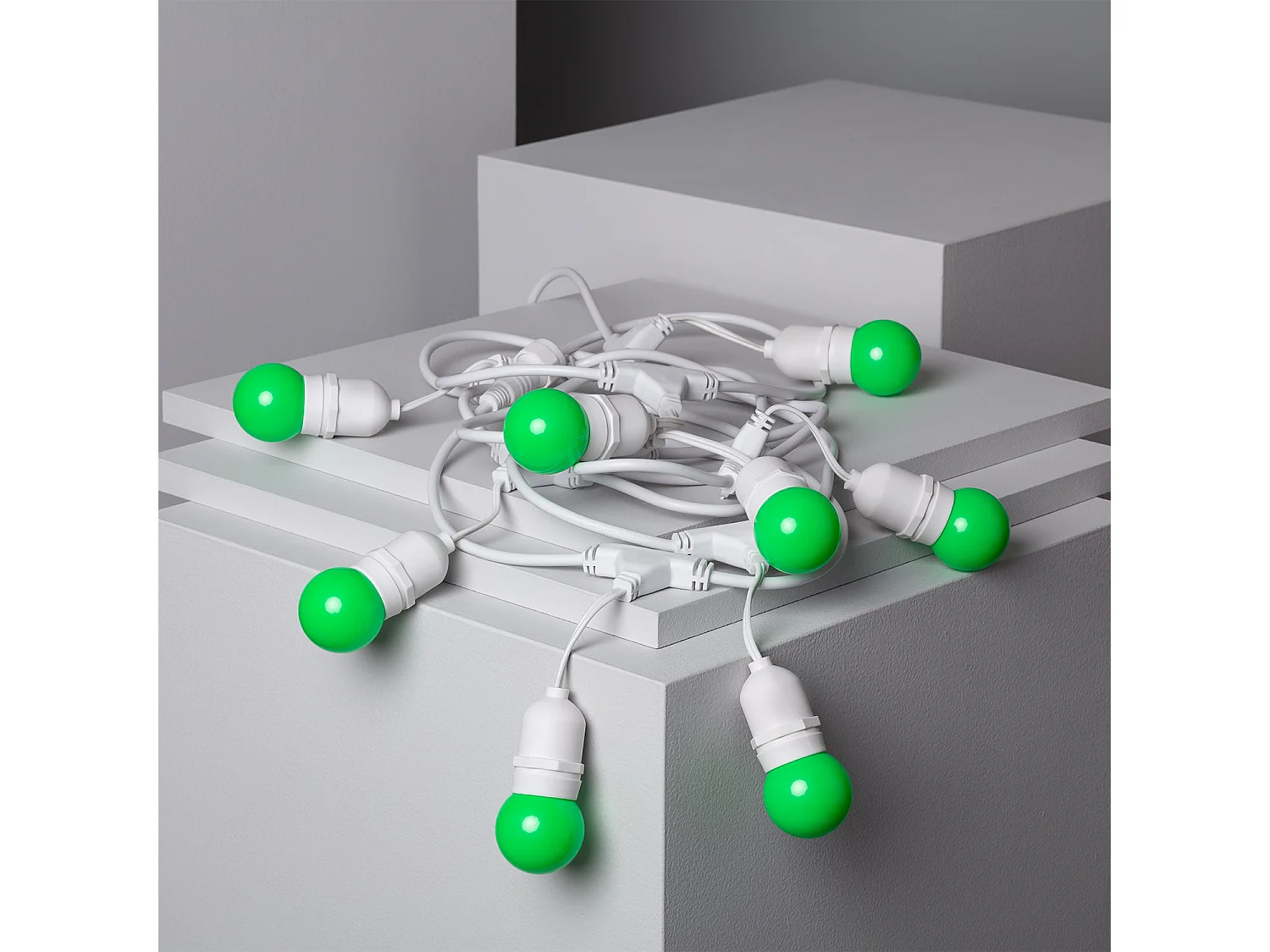 Kit Guirlande Waterproof 5.5m Blanche + 8 Ampoules LED E27 G45 3W de Couleurs  Vert