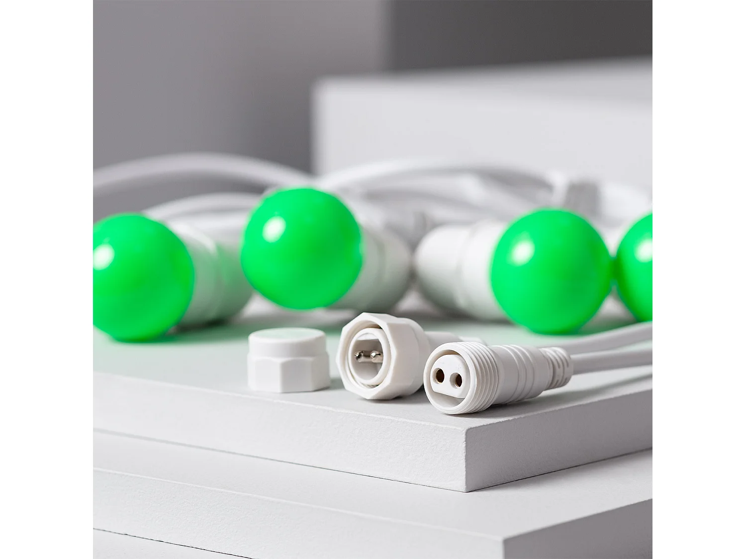 Kit Guirlande Waterproof 5.5m Blanche + 8 Ampoules LED E27 G45 3W de Couleurs  Vert