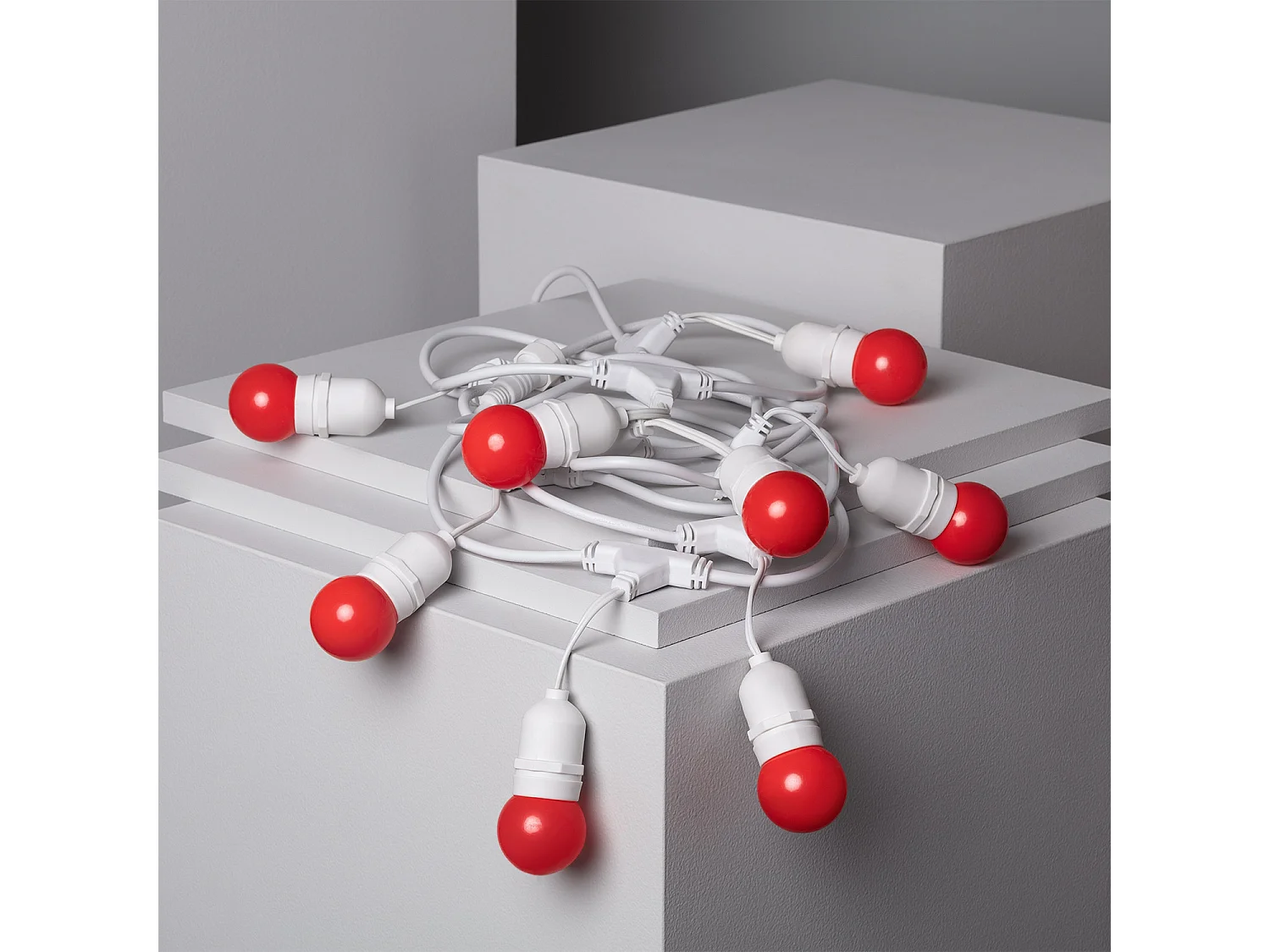 Kit Ghirnalda Waterproof 5.5m Bianco + 8 Lampadine LED E27 G45 3W a Colori Rosso