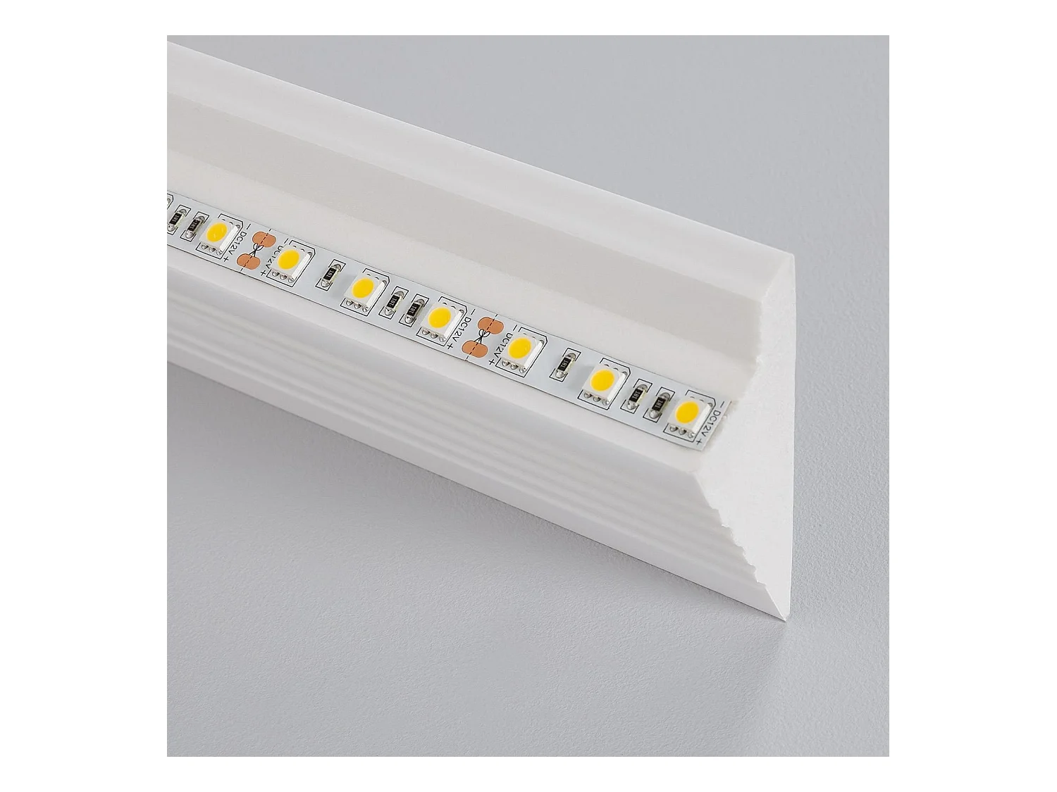 Moldura para Tira LED 2m Diagonal Modern Blanco