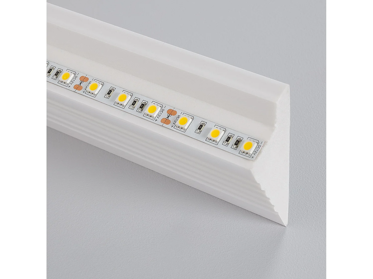 Moldura para Tira LED 2m Diagonal Modern Blanco