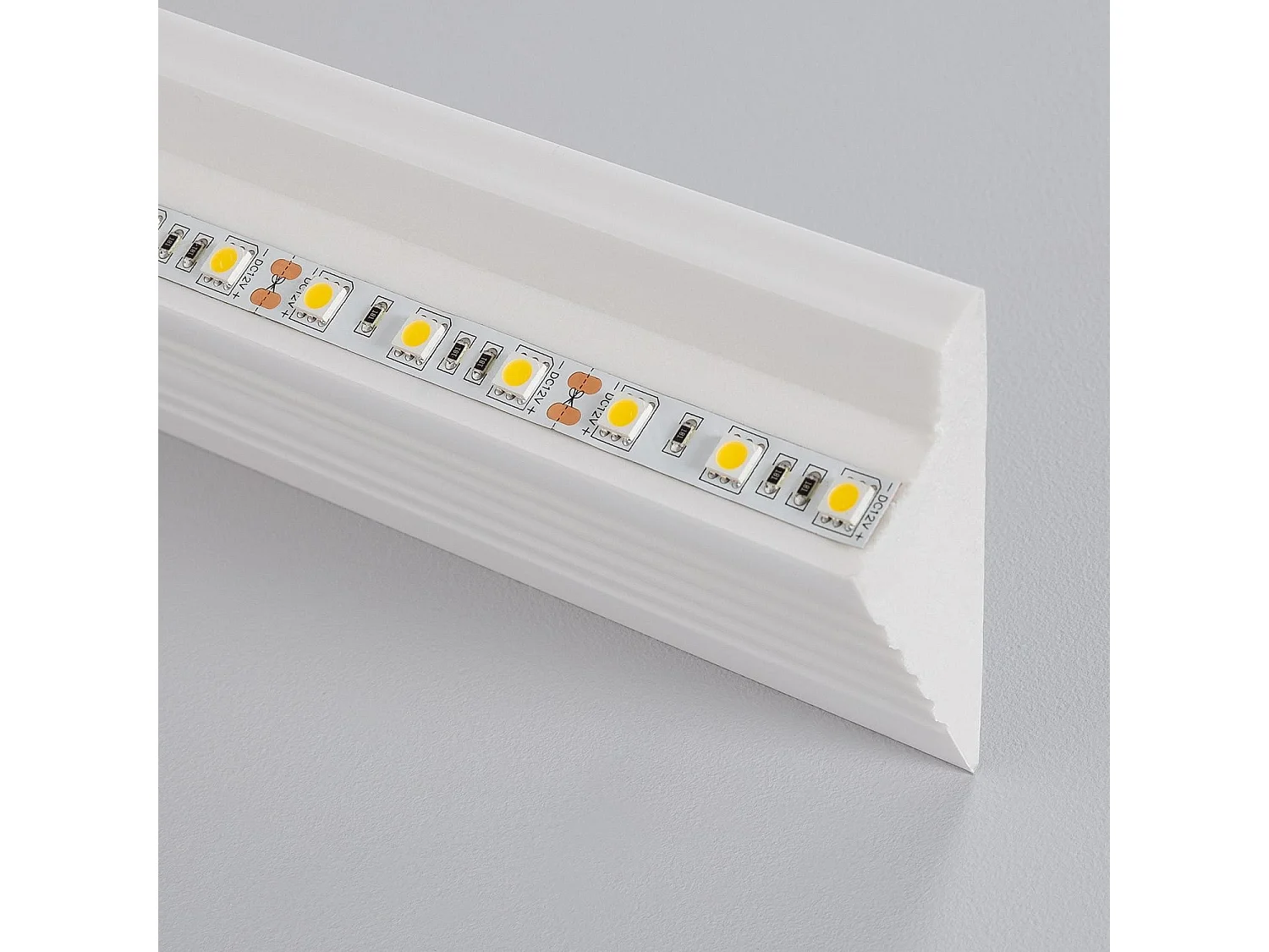 Moldura para Tira LED 2m Diagonal Modern Blanco
