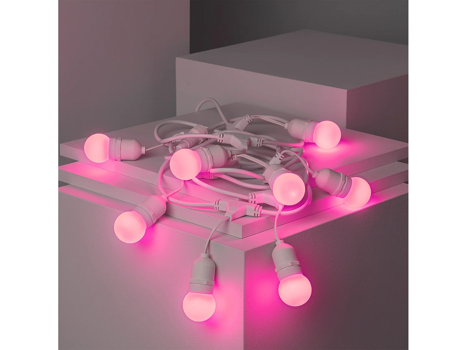 Kit Guirlande Waterproof 5.5m Blanche + 8 Ampoules LED E27 G45 3W de Couleurs  Rose