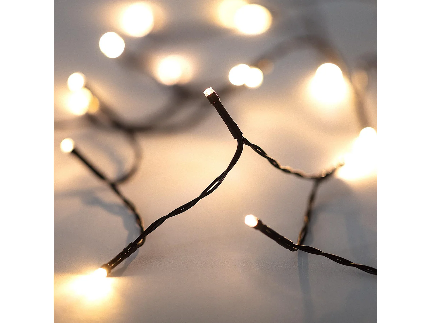 Guirlande LED Extérieure Câble Noir à Piles 1.8m Blanc Chaud 2700K