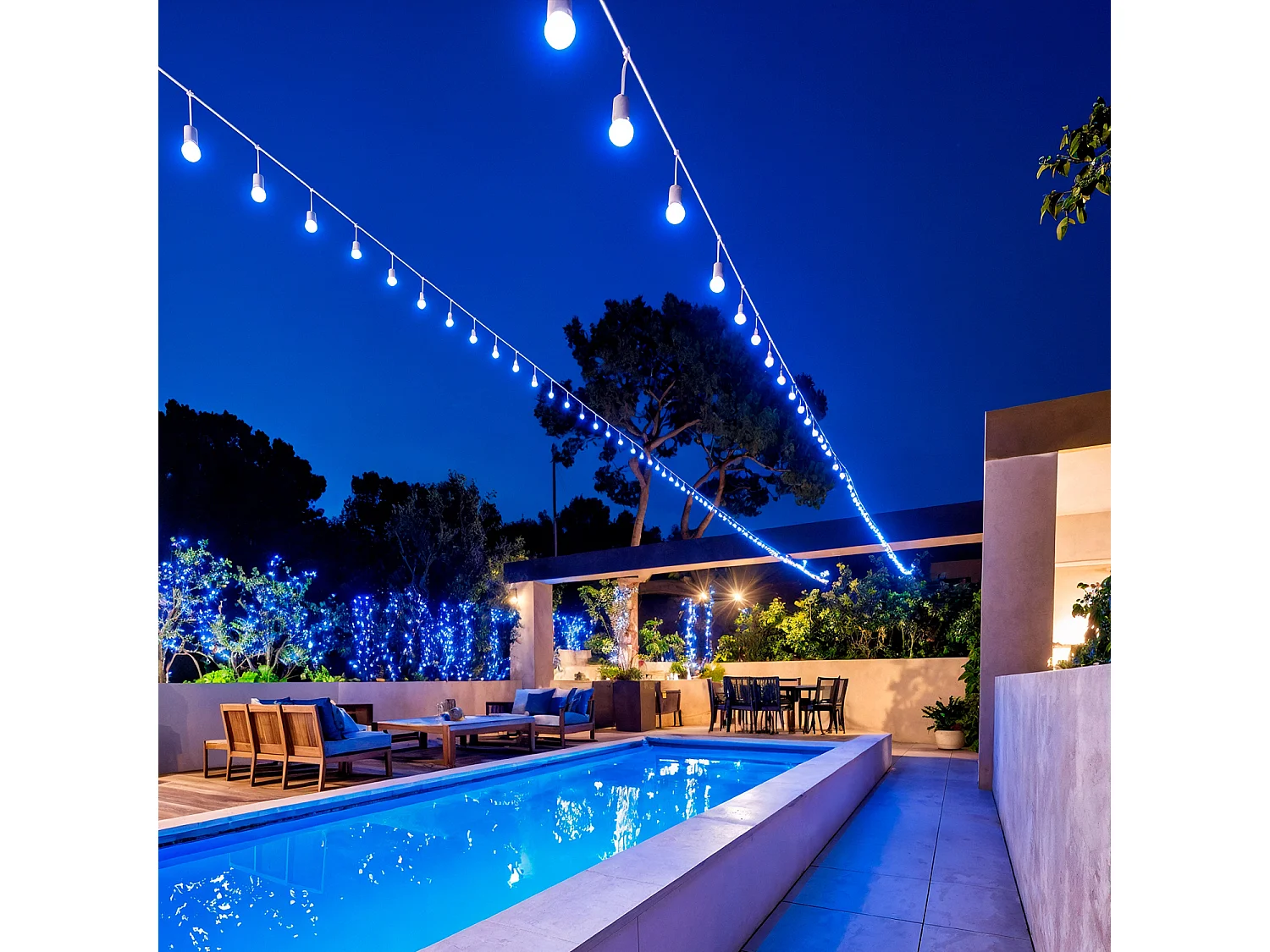 Kit Ghirnalda Waterproof 5.5m Bianco + 8 Lampadine LED E27 G45 3W a Colori Blu