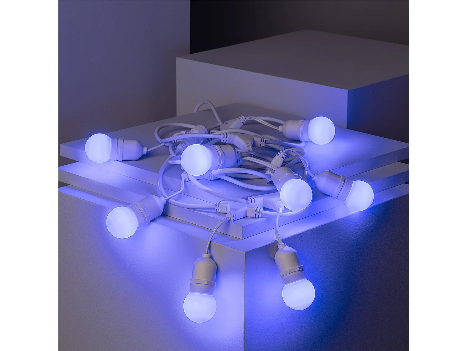 Kit Ghirnalda Waterproof 5.5m Bianco + 8 Lampadine LED E27 G45 3W a Colori Blu