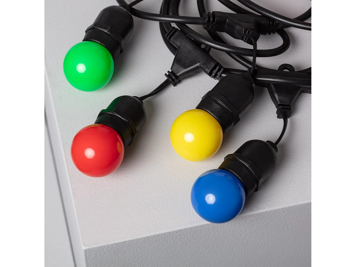 Kit Guirlande Waterproof 5.5m Noire + 8 Ampoules LED E27 G45 3W de Couleurs Multicolore