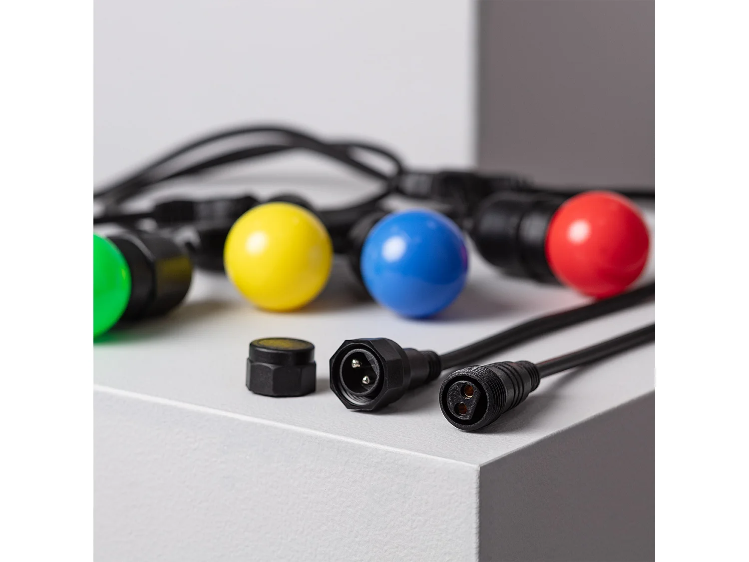 Kit Guirlande Waterproof 5.5m Noire + 8 Ampoules LED E27 G45 3W de Couleurs Multicolore