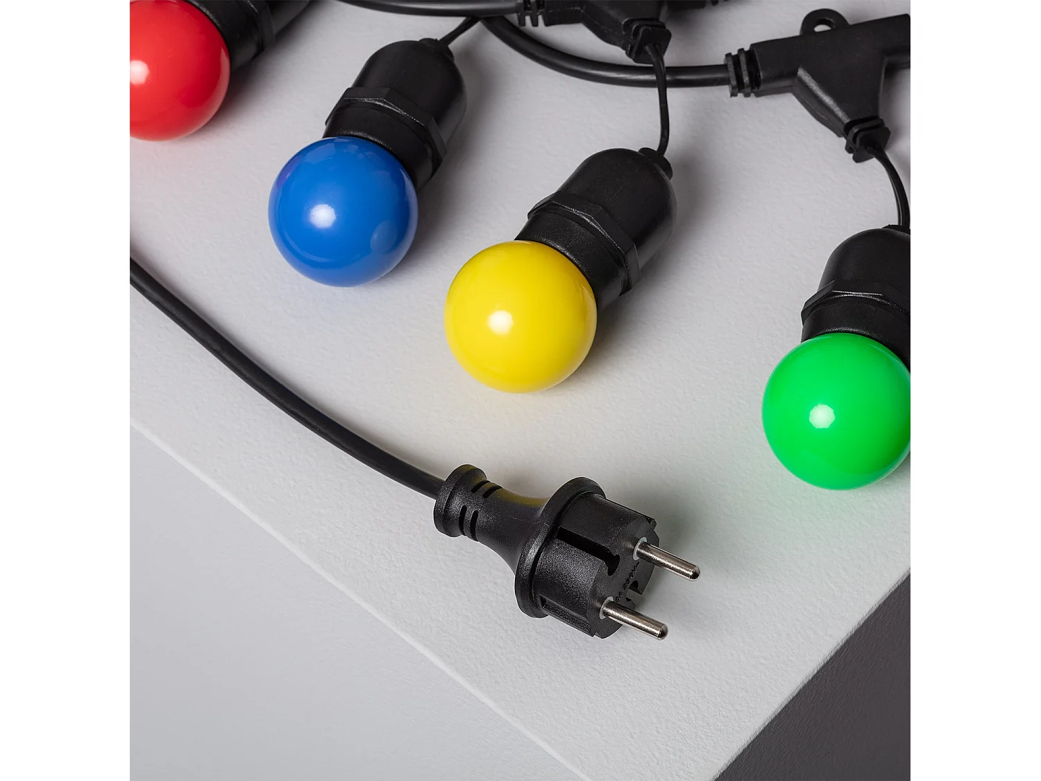 Kit Guirlande Waterproof 5.5m Noire + 8 Ampoules LED E27 G45 3W de Couleurs Multicolore