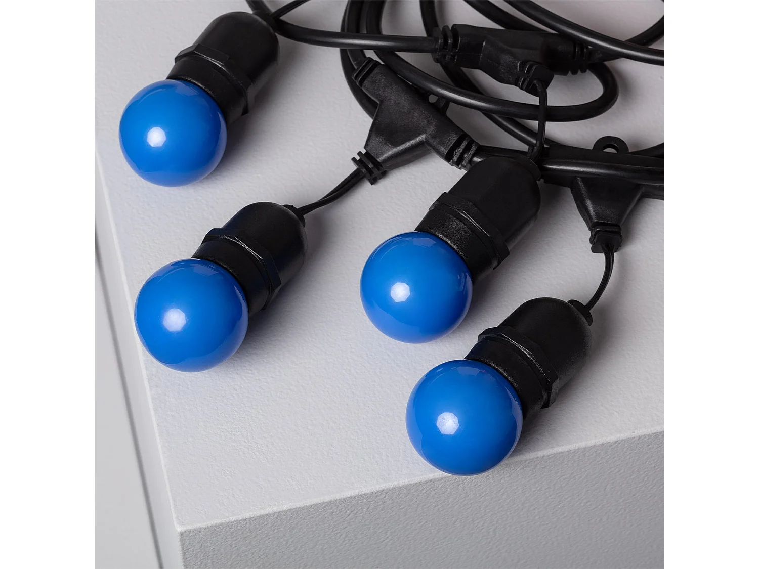 Kit Guirlande Waterproof 5.5m Noire + 8 Ampoules LED E27 G45 3W de Couleurs Bleu