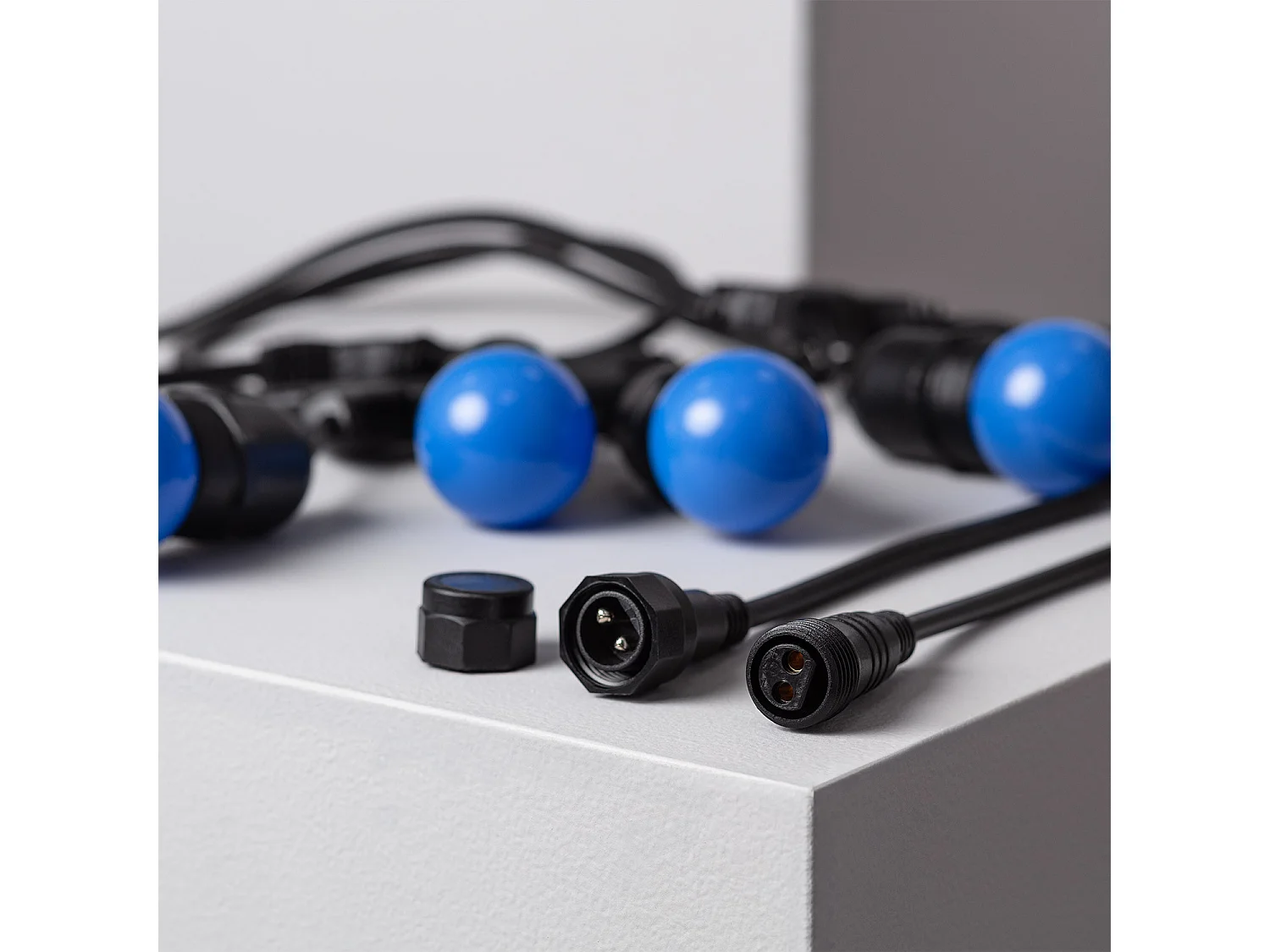 Kit Guirlande Waterproof 5.5m Noire + 8 Ampoules LED E27 G45 3W de Couleurs Bleu