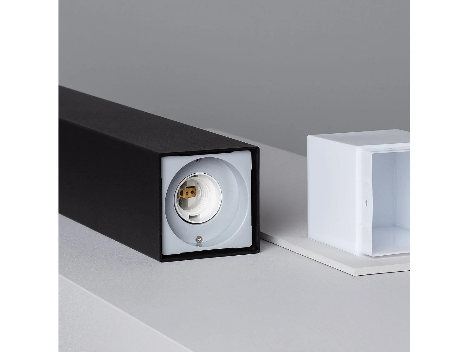 Lampioncino Esterni Superficie 74cm con presa Tipo F Schuko Augusta Nero Nero