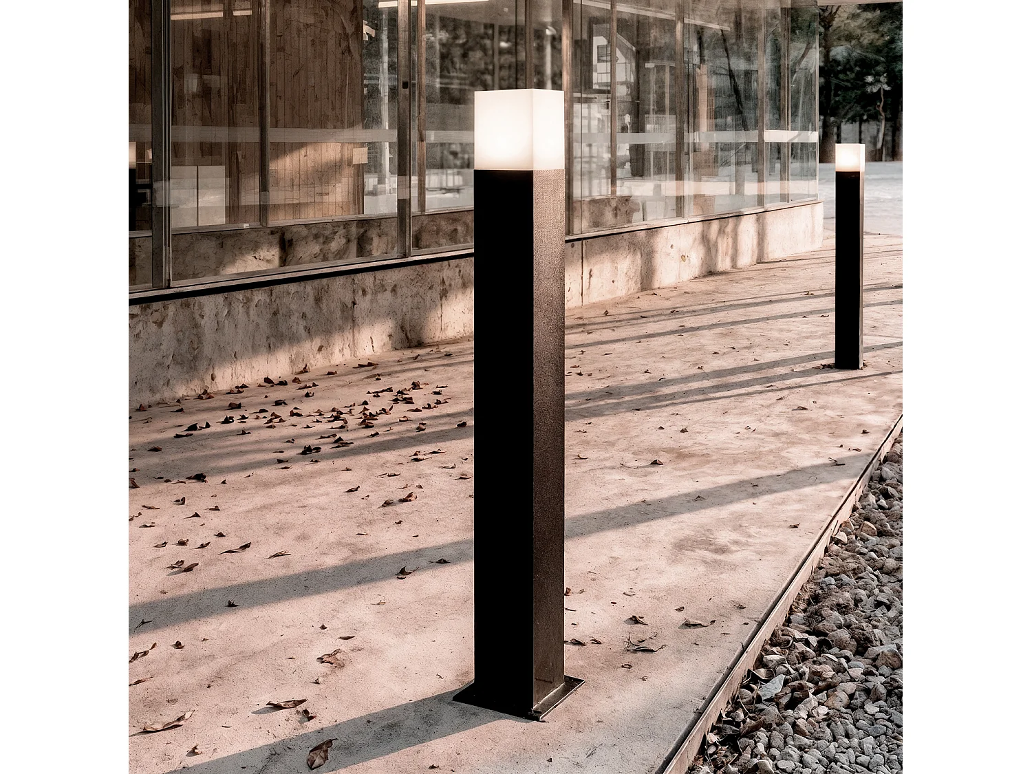 Baliza Exterior Superficie Pie 74cm con Enchufe Tipo F Schuko Augusta Negra Negro