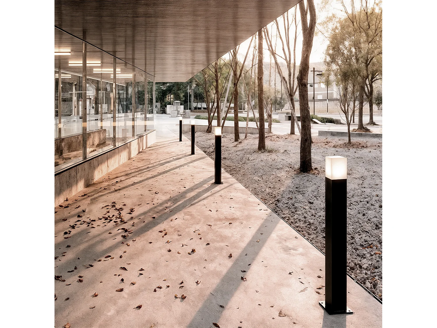 Baliza Exterior Superficie Pie 74cm con Enchufe Tipo F Schuko Augusta Negra Negro