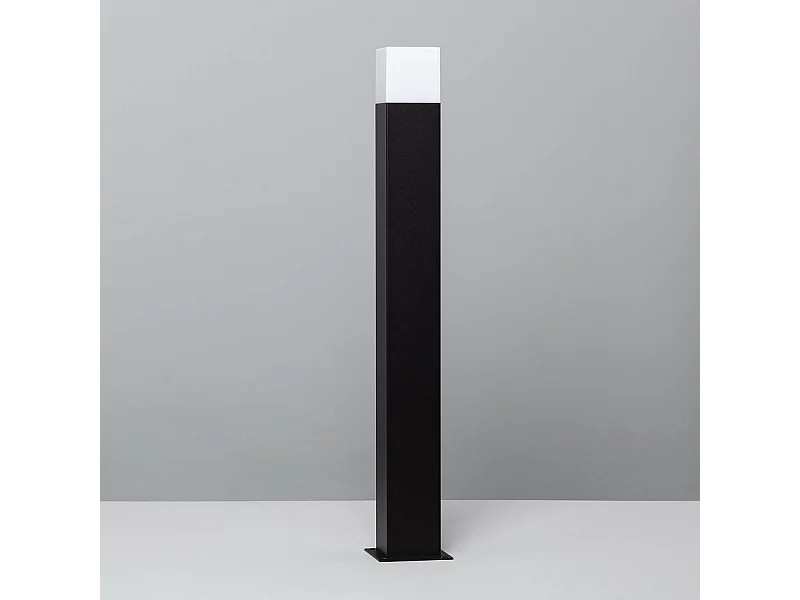 Balise Extérieure en Saillie sur Pied 74cm Augusta Noire avec Prise Type F Schuko Noir