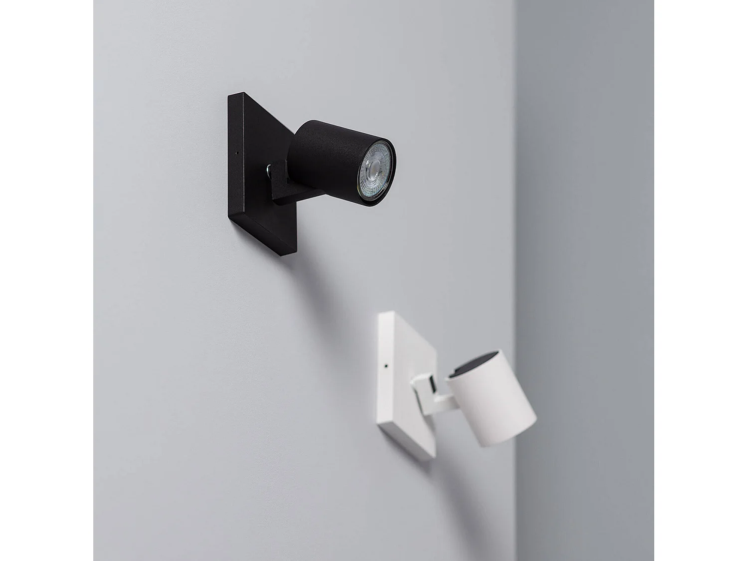 Spot à Douille en Saillie Orientable Aluminium Gylu à Ampoule GU10  Noir