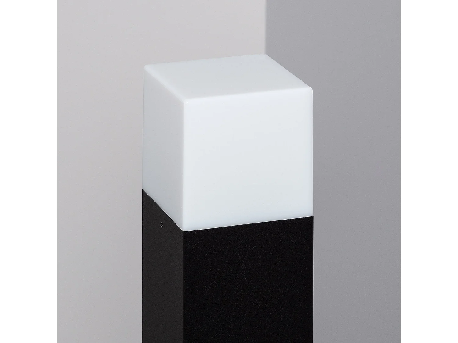 Balise Extérieure en Saillie sur Pied 74cm Augusta Noire