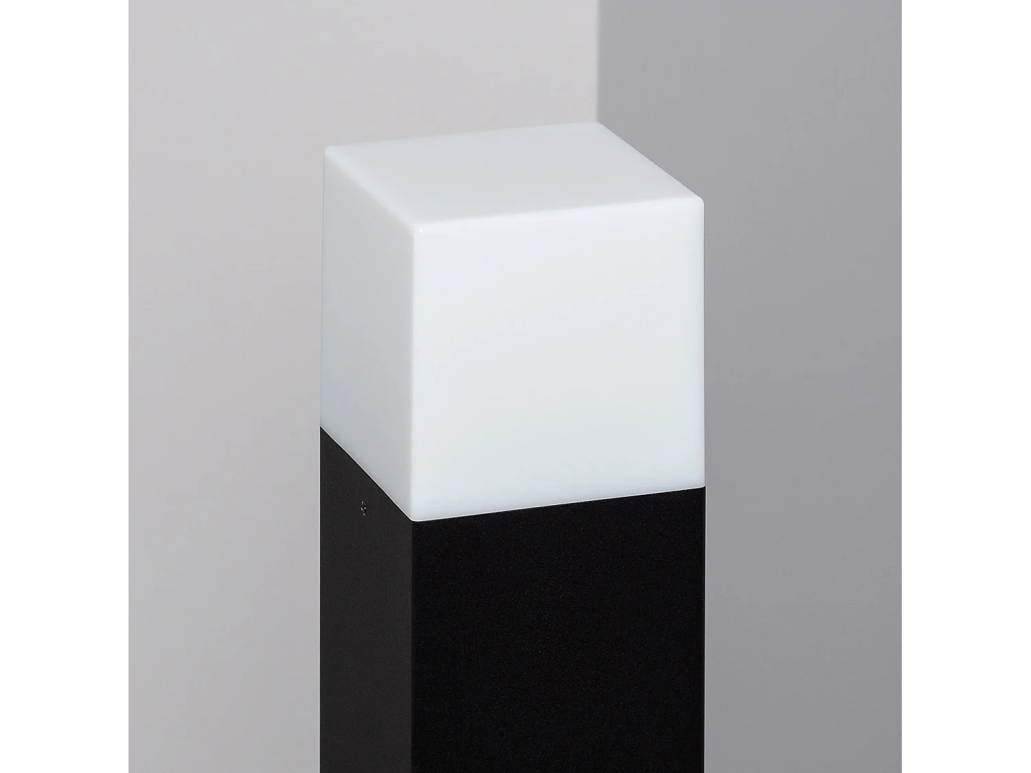 Baliza Exterior Superficie Pie 74cm Augusta Negra