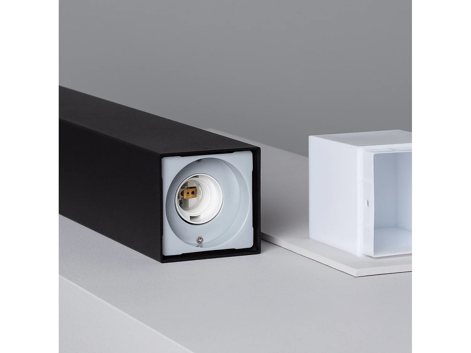 Baliza Exterior Superficie Pie 74cm Augusta Negra