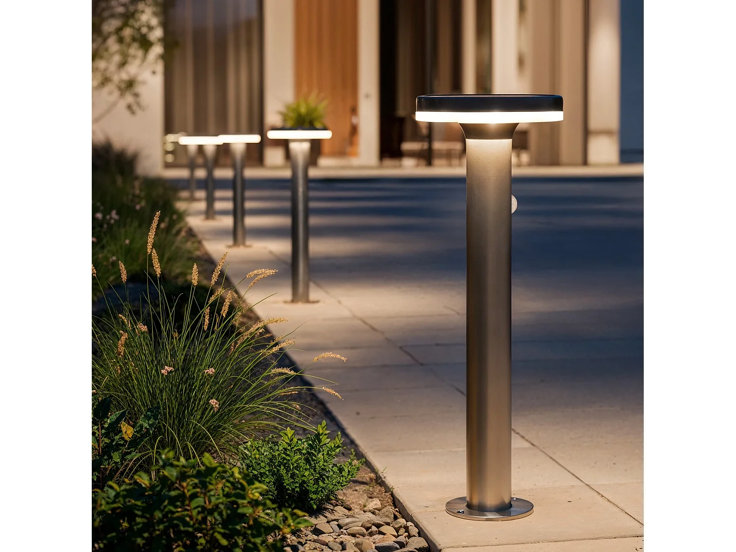 Balise LED Solaire Extérieure Helios Inox 6W en Saillie sur Pied 45cm avec Détecteur de Mouvement Helios Inox 3000K Blanc chaud