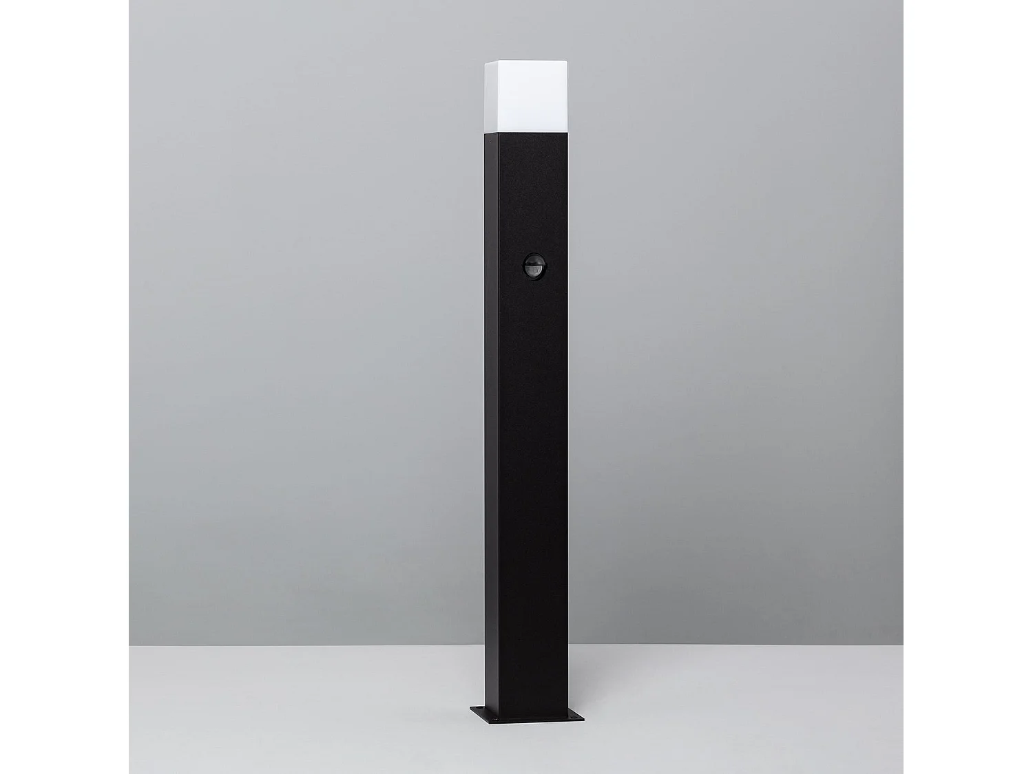 Baliza Exterior Superficie Pie 74cm con Detector de Movimiento Augusta Negra Negro