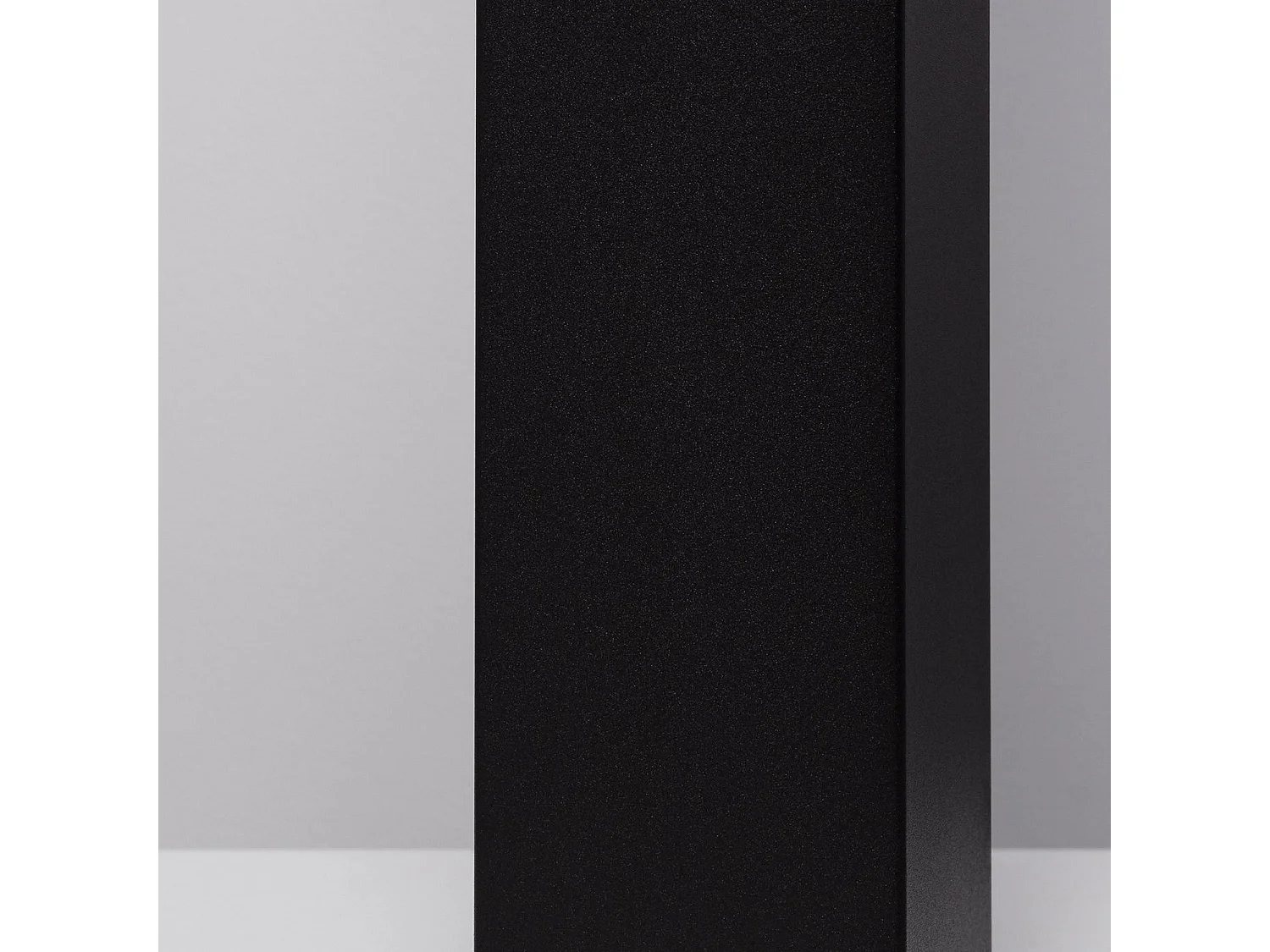 Baliza Exterior Superficie Pie 74cm con Detector de Movimiento Augusta Negra Negro