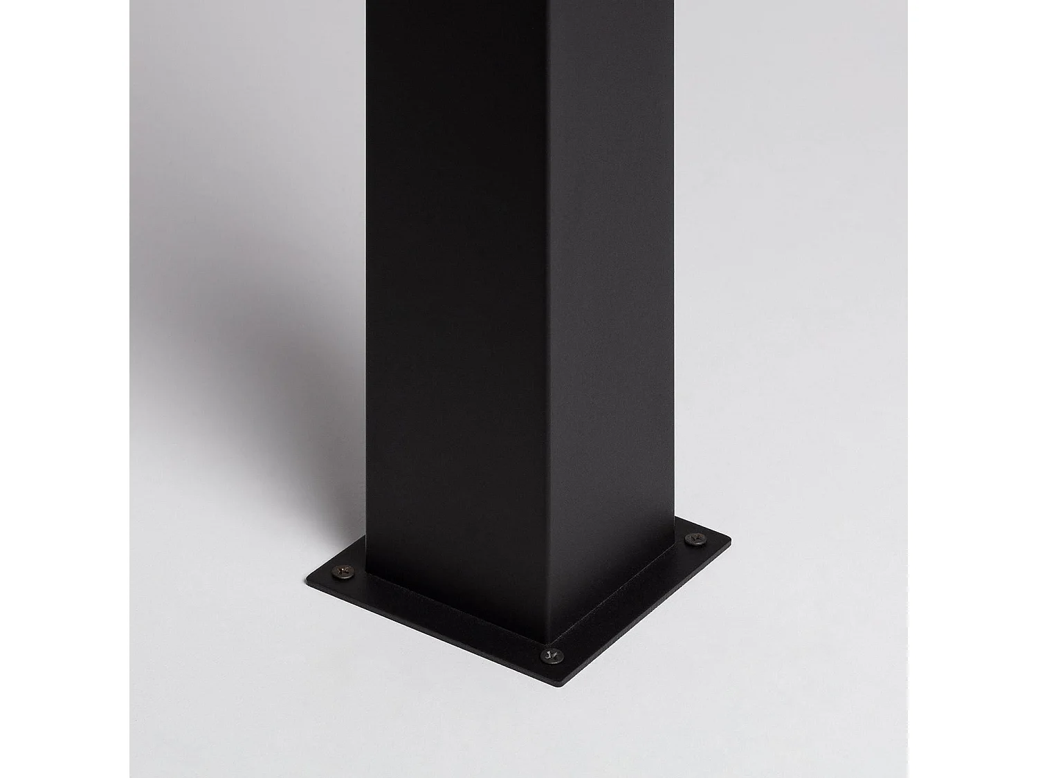 Baliza Exterior Superficie Pie 74cm con Detector de Movimiento Augusta Negra Negro