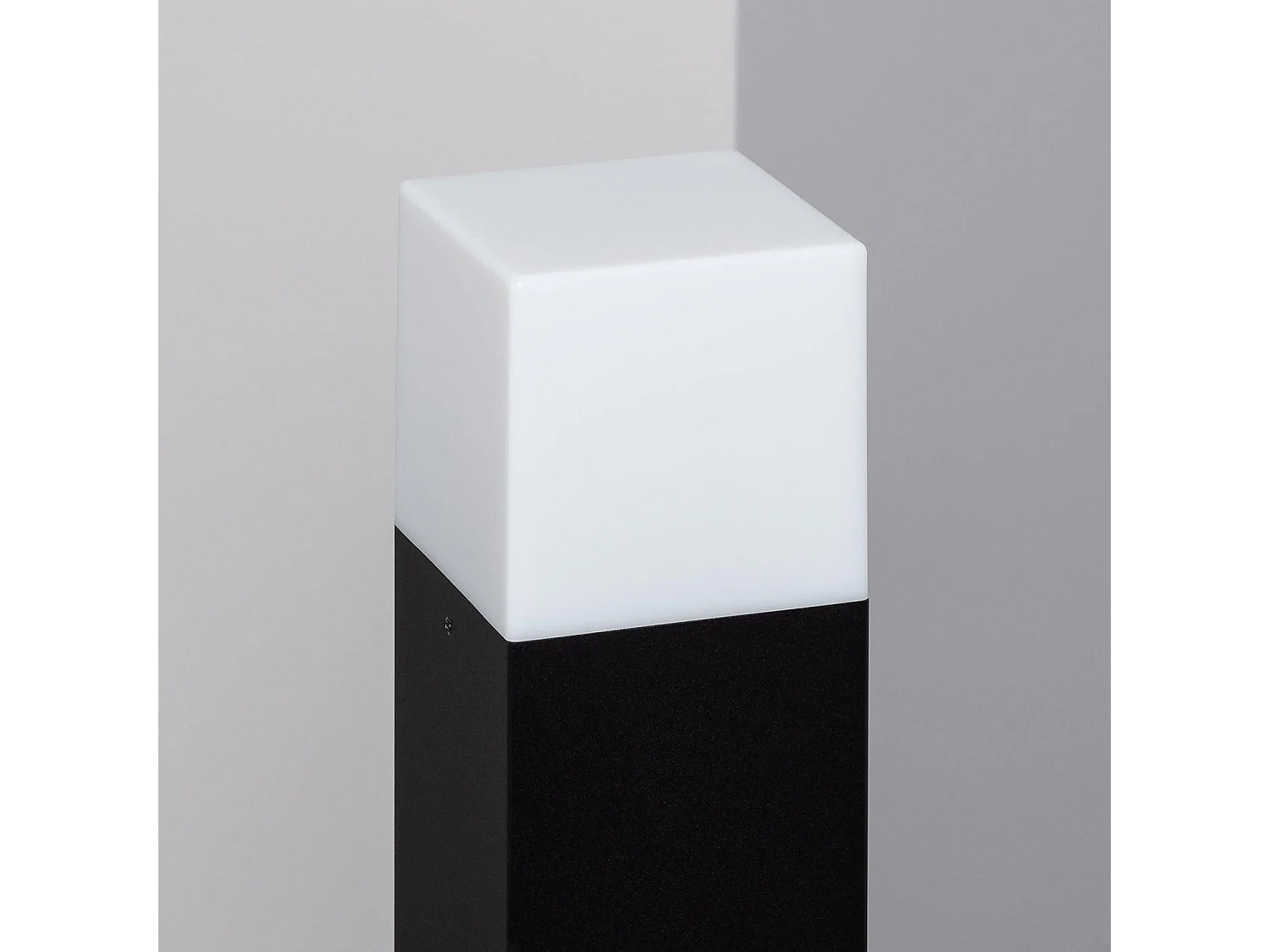 Baliza Exterior Superficie Pie 74cm con Detector de Movimiento Augusta Negra Negro