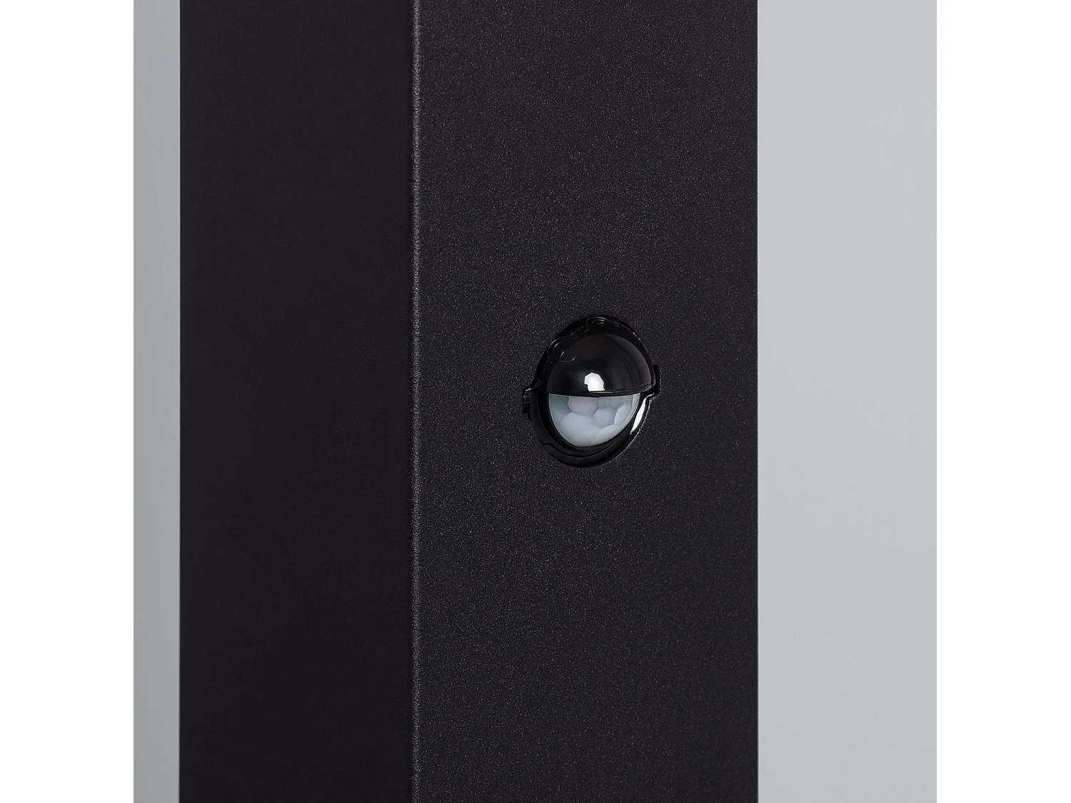 Baliza Exterior Superficie Pie 74cm con Detector de Movimiento Augusta Negra Negro