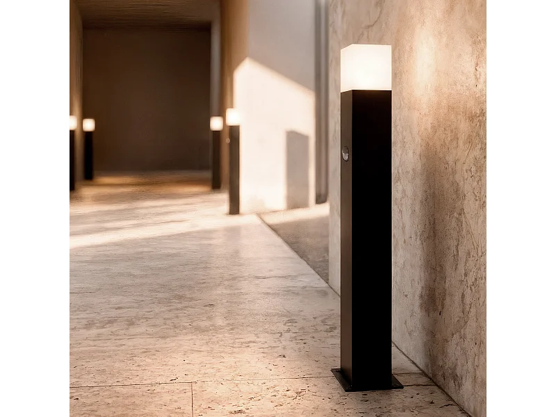 Baliza Exterior Superficie Pie 74cm con Detector de Movimiento Augusta Negra Negro