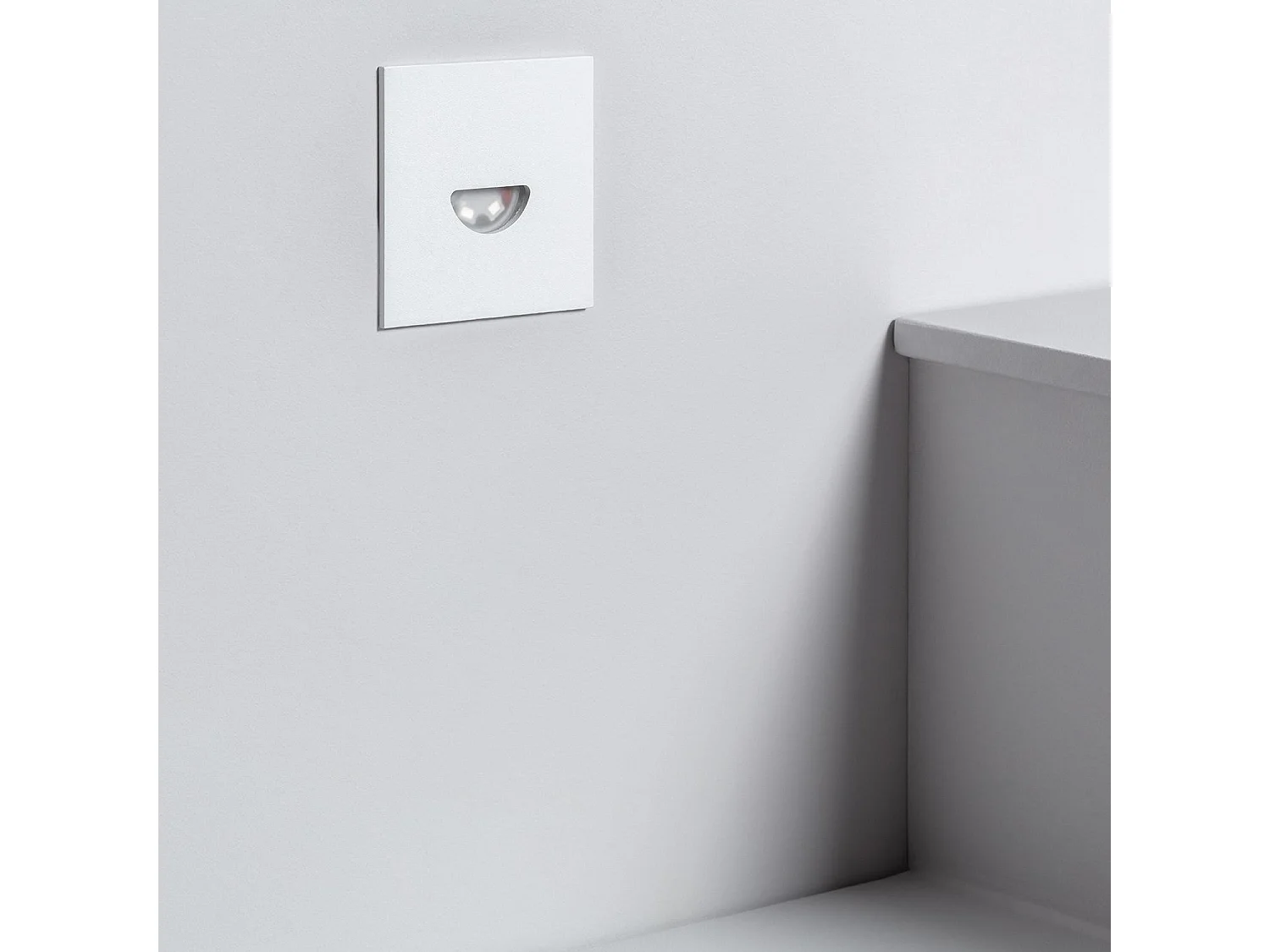Balise LED Extérieure 2W Encastrable au Mur Carrée Guell Blanche 4000K Blanc neutre