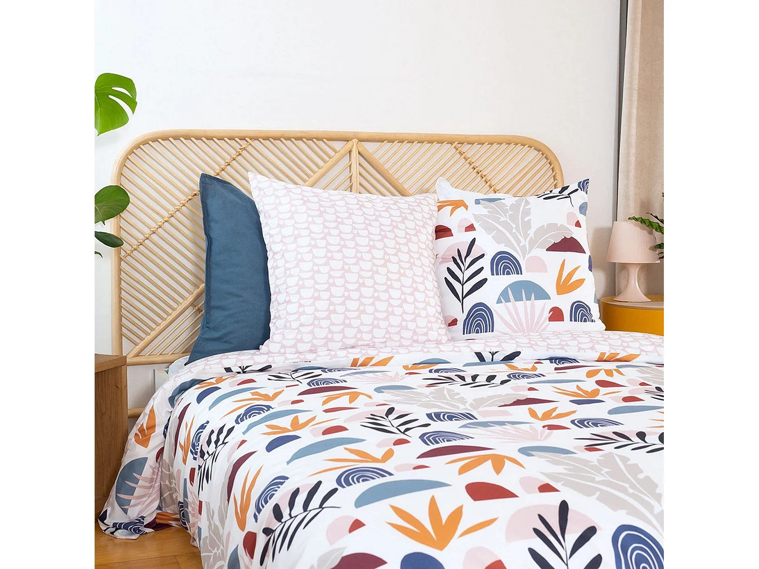 Housse de couette 240x260 + 2 taies d'oreiller 63x63 Microfibre Domy