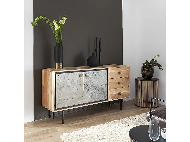 Buffet de madera de acacia y piedra Côme con prácticos espacios de almacenamiento