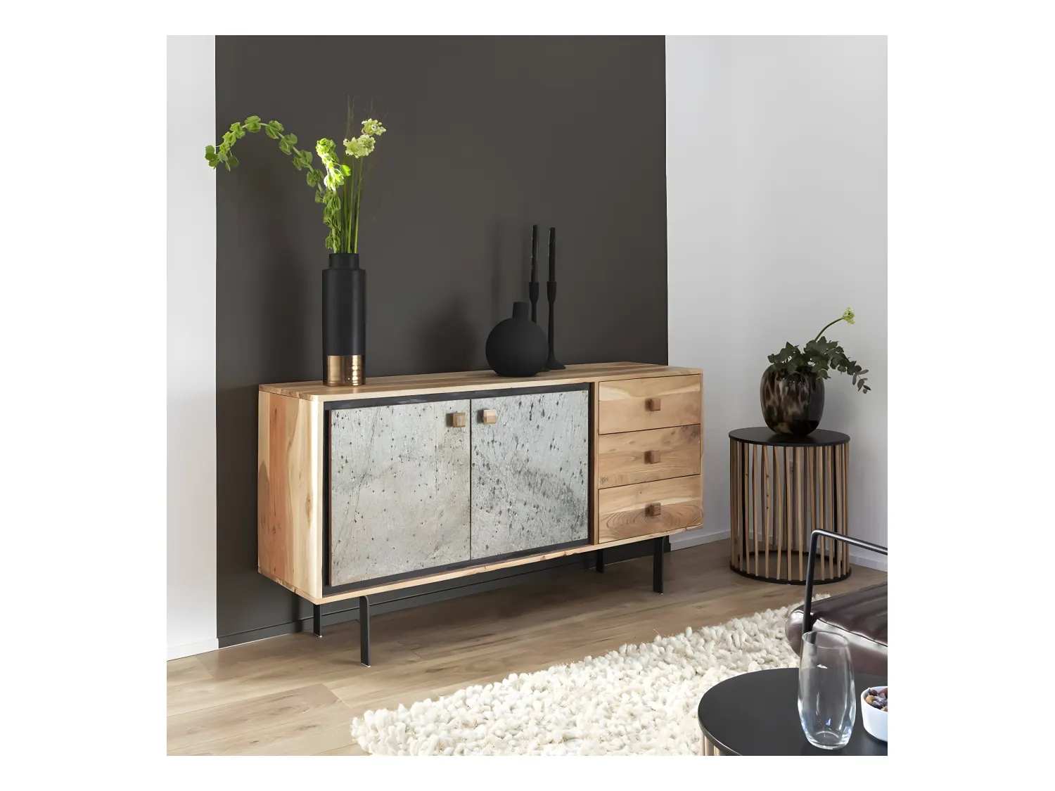 Buffet de madera de acacia y piedra Côme con prácticos espacios de almacenamiento