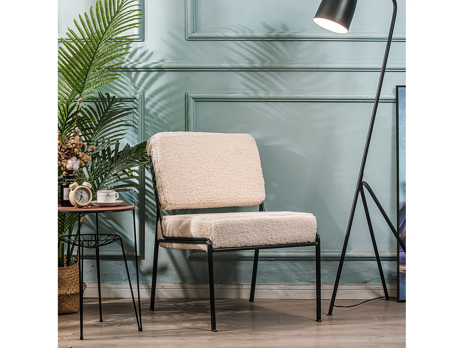 Fauteuil de salon en métal et bouclette blanche