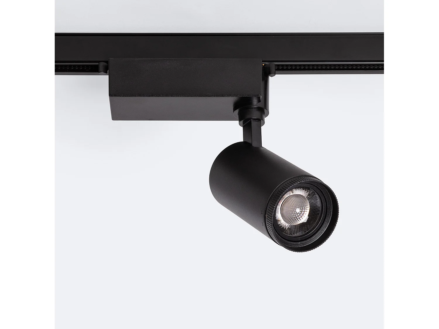 Spot LED sur Rail Monophasé 20W West CCT Sélectionnable Multi-Angle 15-60º Noir (4000K - 5000K - 6000K) Sélectionnable