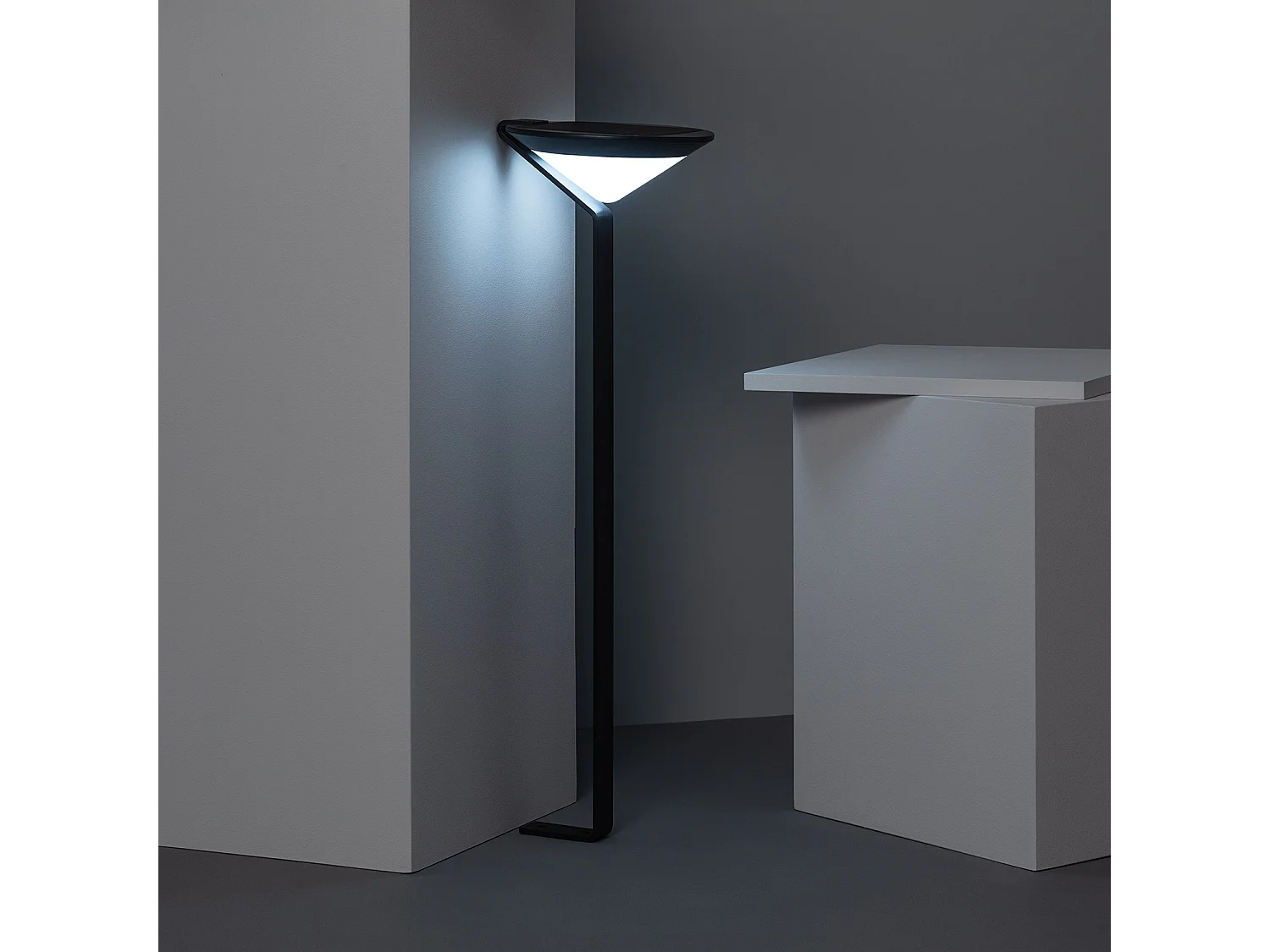 Lampioncino LED Solare Yuma con Sensore di Movimento Radar IP65 80cm 5000K Bianco Freddo